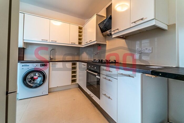 5 Bedroom Flat To Rent In Kennyland Court, NW4