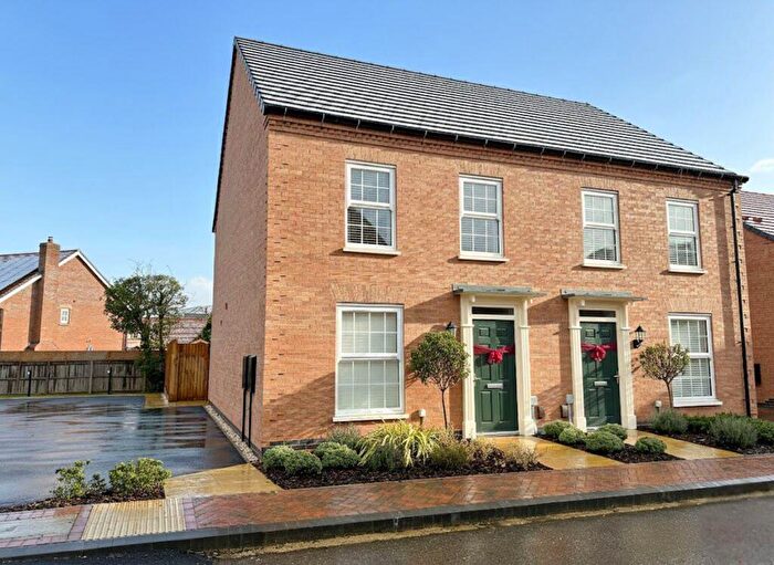 3 Bedroom Semi Detached House To Rent In Inverness Way, Biddenham, MK40