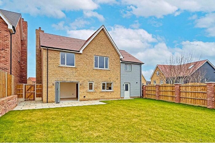 5 Bedroom Detached House For Sale In Chequer Tree Way, Maulden, MK45