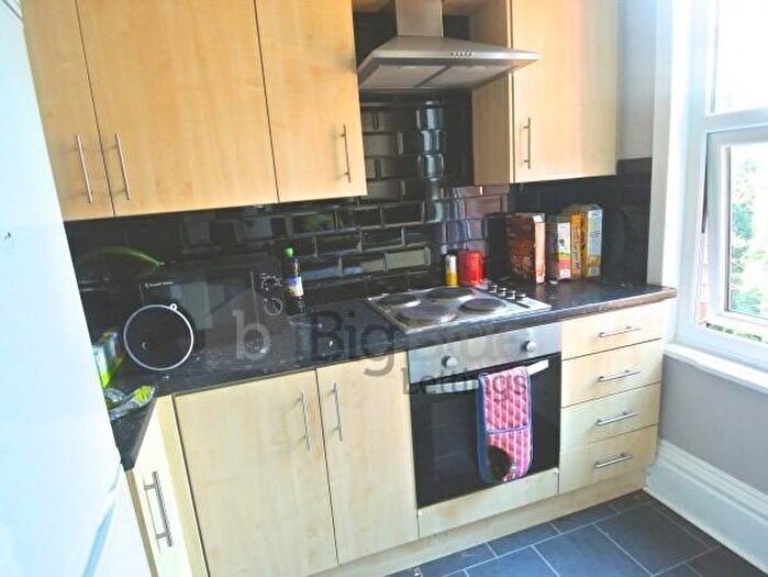 7 Bedroom House To Rent In Cardigan Road, Leeds, LS6