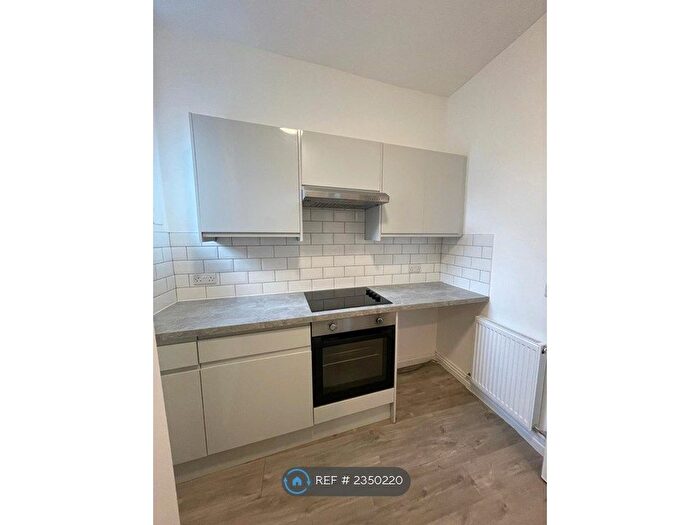 Studio To Rent In Sea Road, Boscombe, Bournemouth, BH5