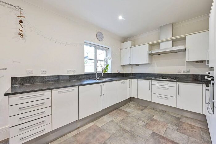 3 Bedroom Property For Sale In Revelstoke Road, Southfields, London, SW18