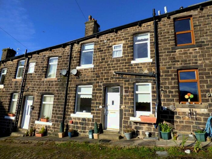 2 Bedroom Terraced House To Rent In Spring Grove, Greenfield, Saddleworth, OL3