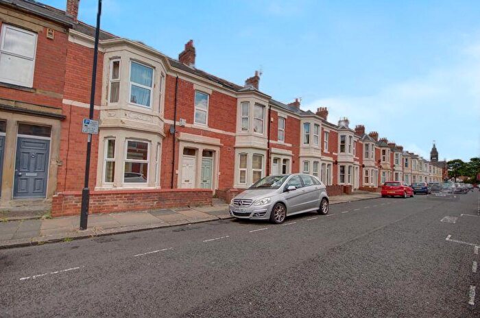 3 Bedroom Flat For Sale In Hazelwood Avenue, Jesmond, Newcastle Upon Tyne, NE2