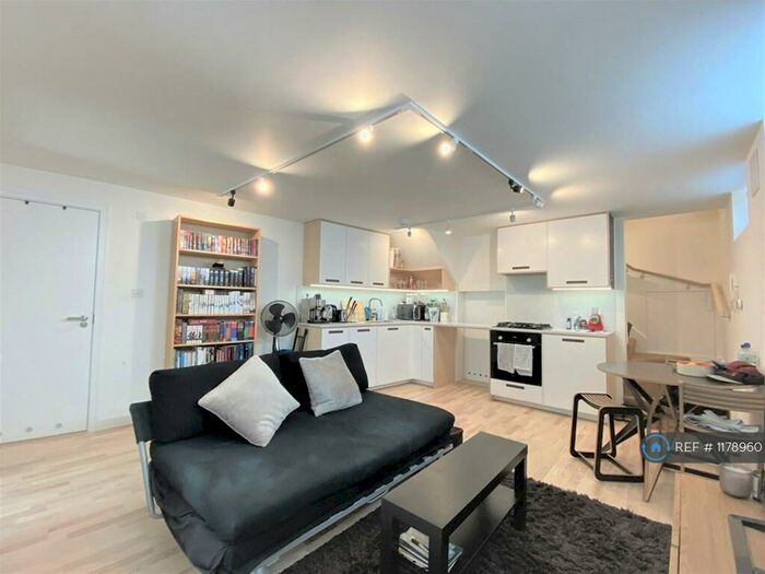 2 Bedroom Flat To Rent In Maple Road, London, SE20