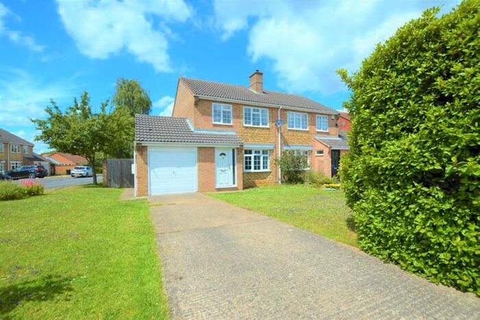 3 Bedroom Semi-Detached House For Sale In Pasture Close, Colsterworth, NG33