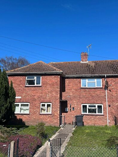 2 Bedroom Flat For Sale In Orchard Close, Wingham, Canterbury, Kent, CT3