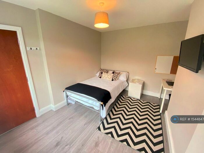 4 Bedroom Semi-Detached House To Rent In Thompson Avenue, Ormskirk, L39