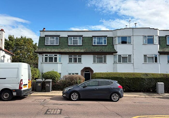 2 Bedroom Flat For Sale In Manor Court, York Way, Whetstone, London, N20