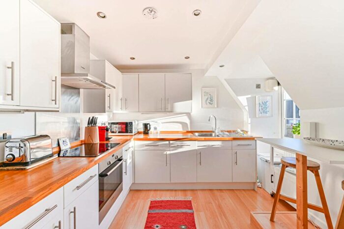 1 Bedroom Flat For Sale In Dog Kennel Hill Estate, East Dulwich, London, SE22
