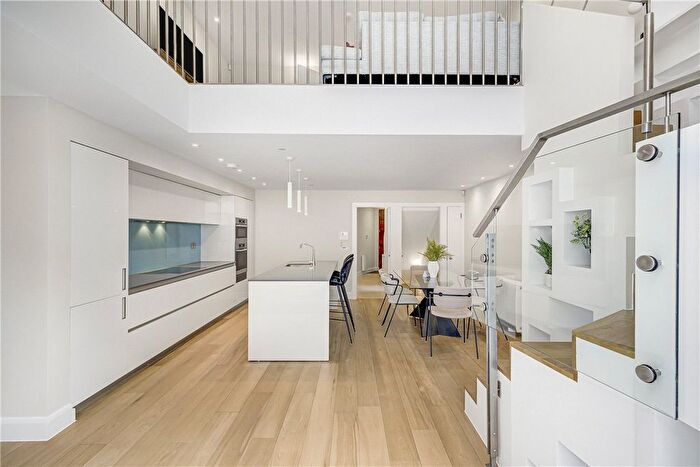 3 Bedroom Mews To Rent In Cavendish Mews South, Marylebone, London, W1W