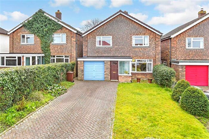 3 Bedroom Detached House For Sale In Kings Road, Tonbridge, Kent, TN9