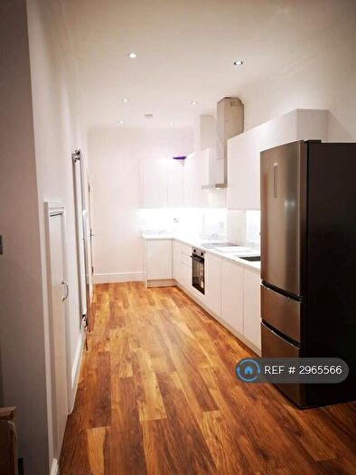 2 Bedroom Flat To Rent In Whitechapel Road, London, E1