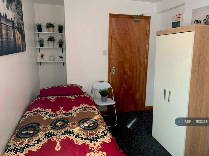 Studio To Rent In St. Pauls Road, London, N17