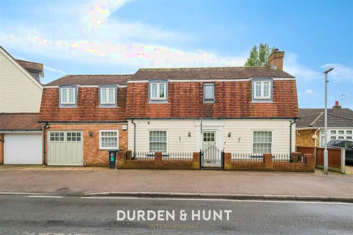 4 Bedroom Link Detached House For Sale In Lambourne Road, Chigwell, IG7