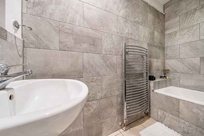 1 Bedroom Flat To Rent In Rosehill Road, London, SW18