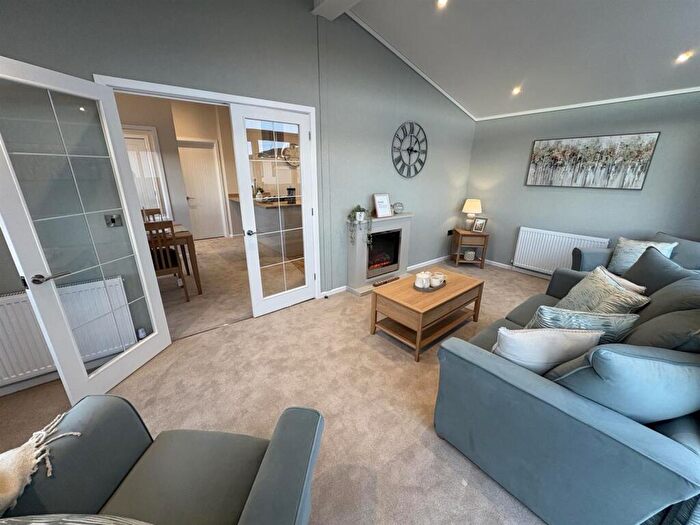 2 Bedroom Mobile Home For Sale In Sandy Bay, Canvey Island, SS8