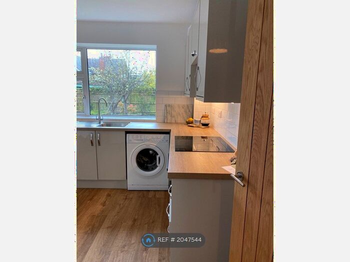 3 Bedroom Detached House To Rent In Shorefield Way, Lymington, SO41