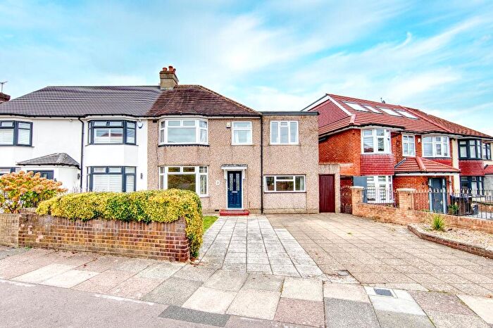 4 Bedroom Semi Detached House To Rent In Keswick Drive, Enfield, Greater London, EN3