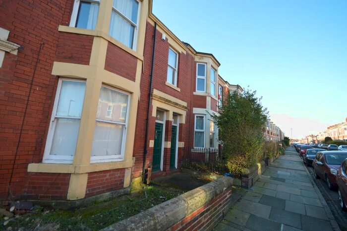 3 Bedroom Flat To Rent In Tosson Terrace, Newcastle Upon Tyne, NE6