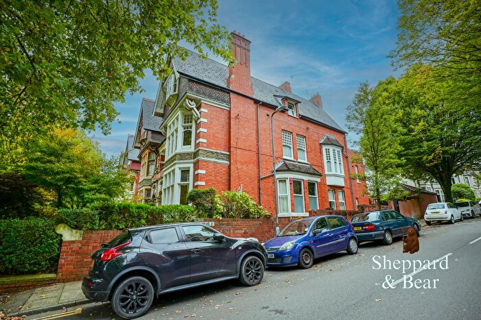 3 Bedroom Flat For Sale In Ninian Road, Cardiff, CF23