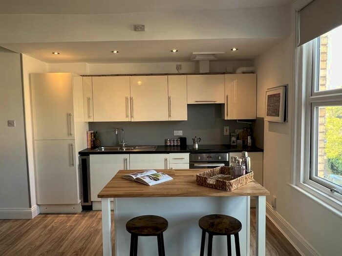 2 Bedroom Flat To Rent In Powderham Crescent, Exeter, EX4