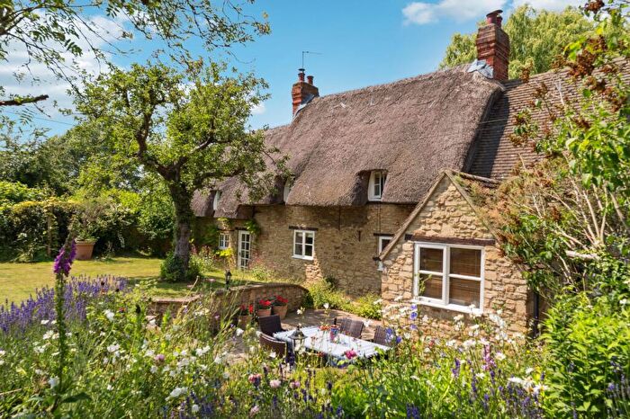 3 Bedroom Detached House For Sale In Haseley Road, Little Milton, OX44