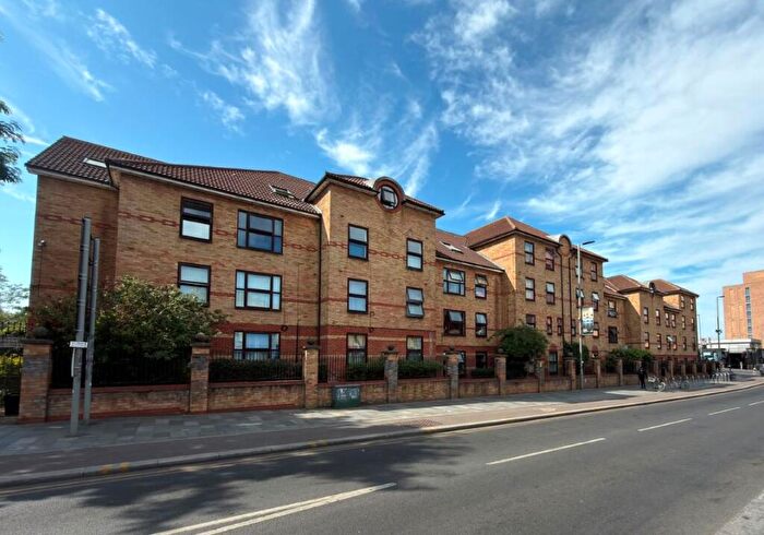 1 Bedroom Flat For Sale In Flat Latchingdon Court, Forest Road, Walthamstow, London, E17