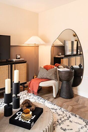 3 Bedroom Town House For Sale In Woodhill, Woolwich, SE18