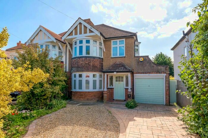 3 Bedroom Semi-Detached House To Rent In Surbiton, Surrey, KT5