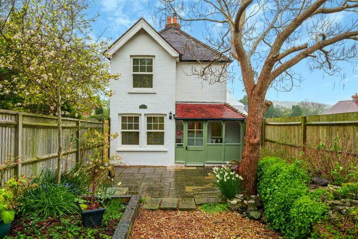 3 Bedroom Detached House To Rent In North Mead, Petworth, GU28