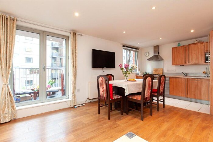 2 Bedroom Flat To Rent In Buckler Court, Eden Grove, N7