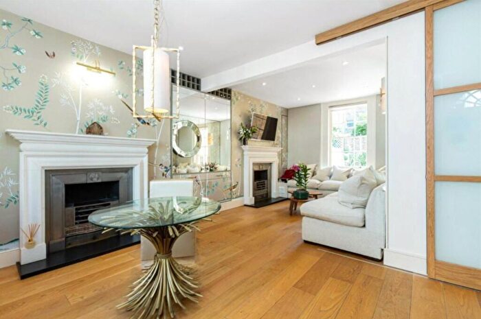 3 Bedroom House To Rent In Seymour Walk, London, SW10