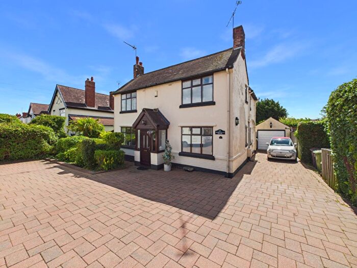 3 Bedroom Detached House For Sale In Chesterfield Road, Eckington, Sheffield, South Yorkshire, S21