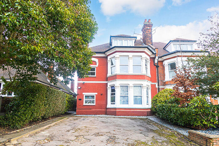 2 Bedroom Apartment For Sale In Ditton Court Road, Westcliff-on-sea, SS0