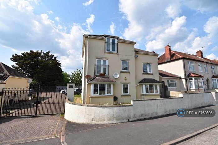 2 Bedroom Flat To Rent In Savoy Court, Bristol, BS4