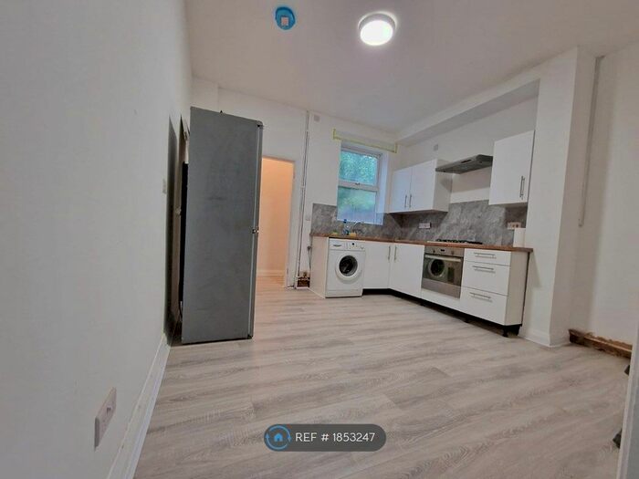 3 Bedroom Terraced House To Rent In Birkin Avenue, Nottingham, NG7