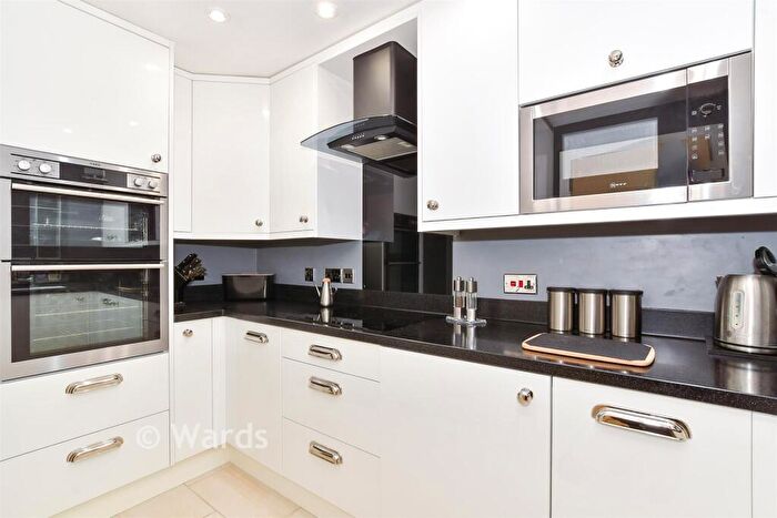 2 Bedroom Flat For Sale In Queensgate, Maidstone, Kent, ME16