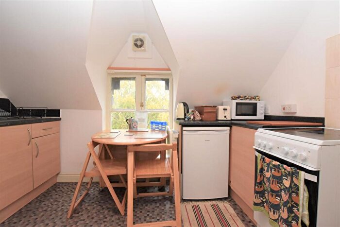 Studio To Rent In / Downshire Square, RG1