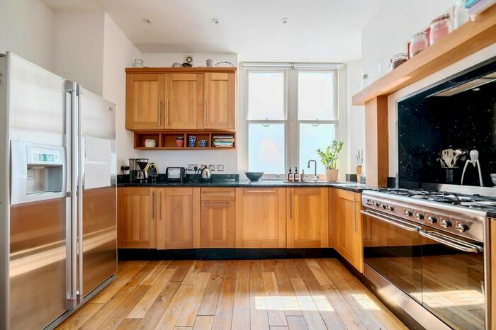 3 Bedroom Flat To Rent In Richmond Bridge Mansions, East Twickenham, TW1