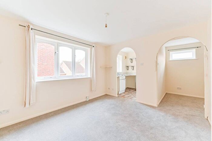 1 Bedroom Flat For Sale In Percy Gardens, Worcester Park, KT4