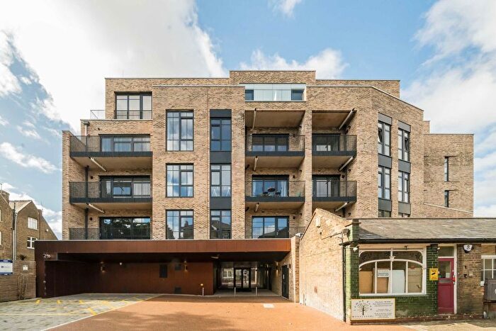 2 Bedroom Flat To Rent In The Mall, London, W5