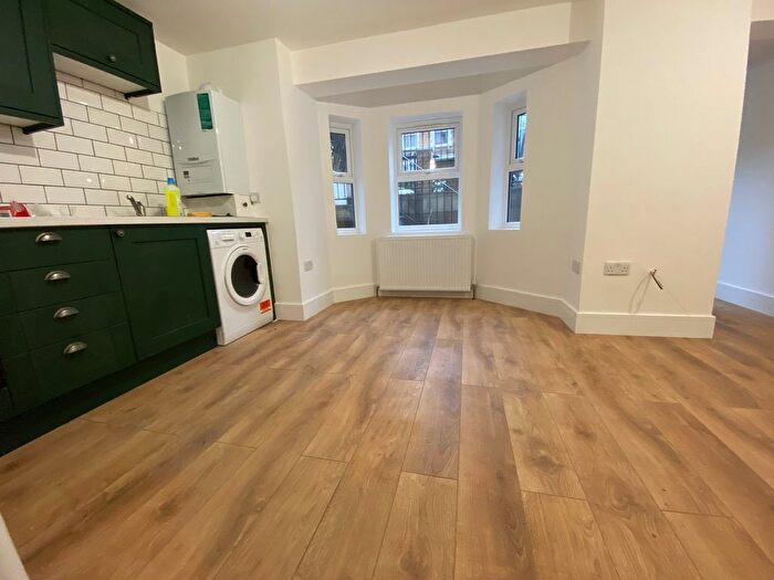 1 Bedroom Flat To Rent In Brooke Road, London, N16