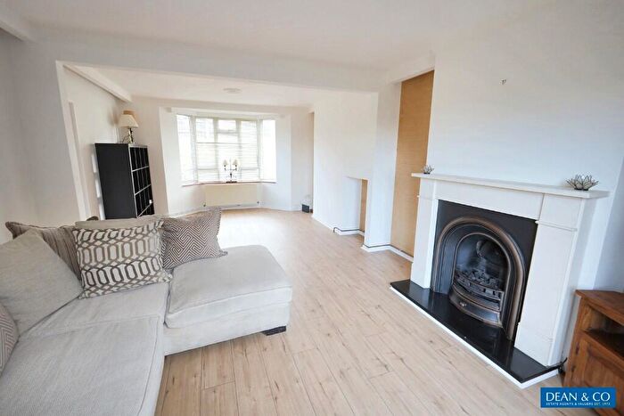 3 Bedroom Semi Detached House For Sale In Spencer Avenue, Hove, East Sussex, BN3