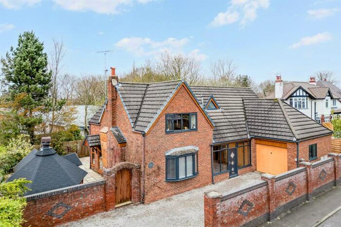 4 Bedroom Detached House For Sale In Wynnstay Lane, Marford, Wrexham, LL12
