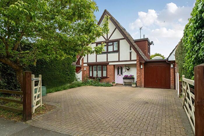 5 Bedroom Link Detached House For Sale In Blagrove Lane, Wokingham, Berkshire, RG41