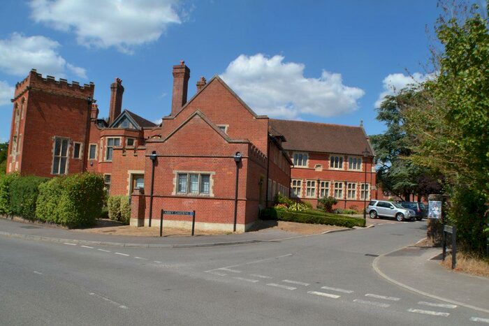 1 Bedroom Flat To Rent In Abbey Gardens Woolhampton, RG7