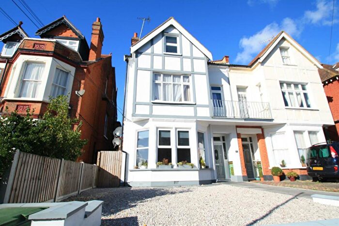 1 Bedroom Apartment To Rent In Cobham Road, Westcliff-On-Sea, SS0