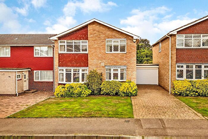4 Bedroom Link Detached House For Sale In Woolhampton Way, Chigwell, IG7