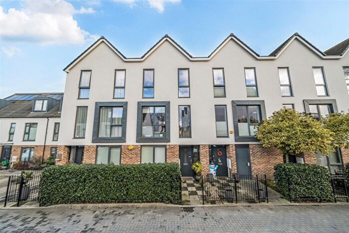 2 Bedroom Maisonette For Sale In Debden Place, Uxbridge, UB10
